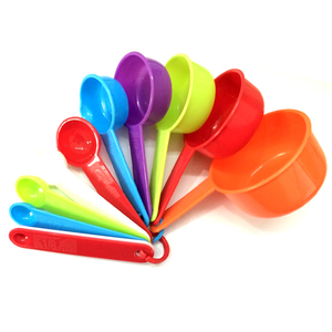 Utensilios de medición de cocina de plástico colorido, cucharas y tazas medidoras - Product Image 1