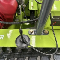 Mesin Pemotong Rumput Crawler Jarak Jauh 400m 24V 800W Motor Ganda 800mm dengan Generator Pemanjang Jangkauan untuk Penggunaan di Kebun