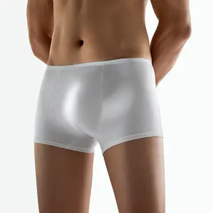 Un emballage individuel propre et antibactérien pour tenir les caleçons boxers blancs jetables et réutilisables remplaçables pour hommes