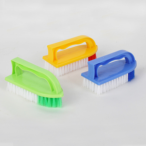 Brosse à récurer durable avec manche en plastique et poils en PP pour le nettoyage ménager - Product Image 1