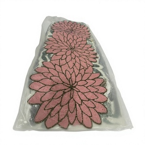 FAIZA CRAFT FC-9413 Set de table rond fait main avec perles de verre, motif floral brodé, décoration d'intérieur - Product Image 1