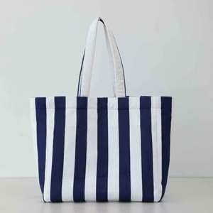 Sac fourre-<span class=keywords><strong>tout</strong></span> rayé personnalisé écologique tendance en gros pour filles – Sac à bandoulière portable pour voyage et plage - Product Image 4