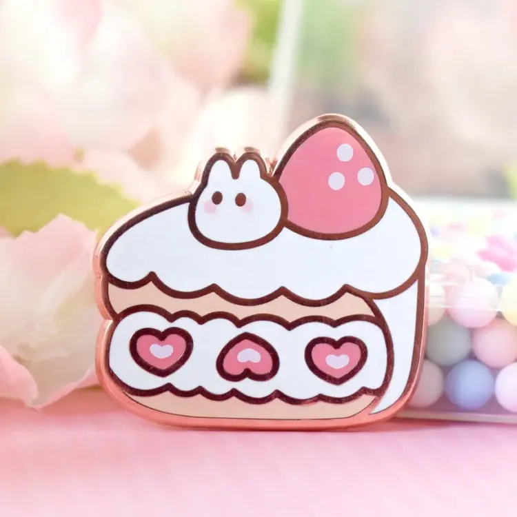 Pin kerah emas mawar kustom desain kue lucu dan kelinci lembut dan keras lencana Kawaii pin Enamel