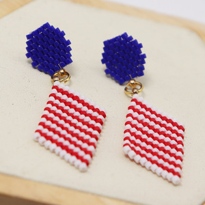A3093 Boucles <span class=keywords><strong>d</strong></span>'oreilles en perles de drapeau américain plaquées <span class=keywords><strong>or</strong></span> de Bohème faites à la main pour les femmes pour le jour de l'indépendance du 4 juillet Design de <span class=keywords><strong>goutte</strong></span> patriotique - Product Image 2