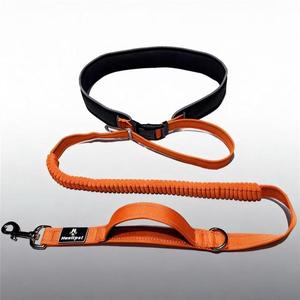 Laisse réglable pour chien avec ceinture de taille et corde rétractable pour la course et la sécurité en voiture, orange et noir - Product Image 4