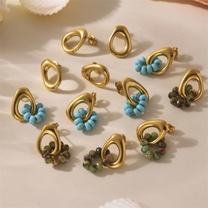 Boucles d'oreilles créoles tendance unisexe en acier inoxydable plaqué or 18 carats, étanches, avec turquoise bleue, protection de l'environnement - Product Image 1