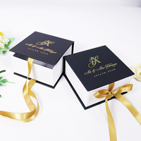 Boîte cadeau de luxe personnalisée en carton noir, boîte magnétique avec estampage à chaud et ruban en satin pour invitation de mariage
