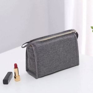 Échantillon Gratuit 2024 Nouvelle Trousse de Maquillage de Luxe de Haute Qualité avec Logo Personnalisé, Sac de Voyage à Fermeture Éclair avec Pompon, Trousse de Maquillage Portable en Velours - Product Image 5