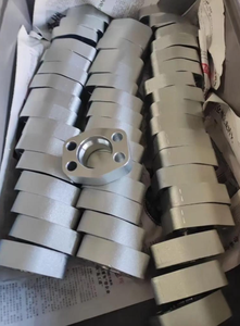 Brida Dividida Fabricada en China, Diseño de Dos Piezas, Fácil Adaptación a Tuberías Existentes - Product Image 3