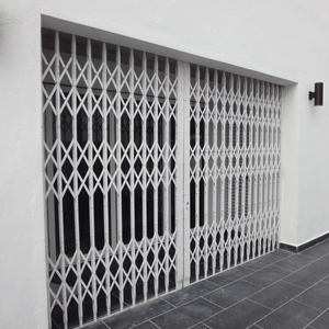 Grille de sécurité coulissante <span class=keywords><strong>pliante</strong></span> rétractable en aluminium de haute qualité, <span class=keywords><strong>porte</strong></span> coulissante rétractable - Product Image 1