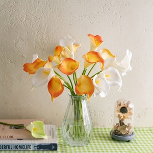 Ramo de Lirios de Cala Artificiales con Estambres Amarillos, Material de PU Realista para Decoración de Centros de Mesa de Boda - Product Image 2