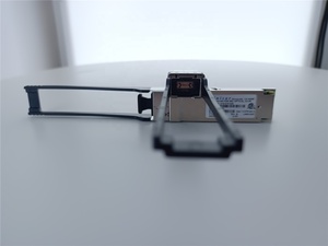 FTL414QB2N-E5 Finisar 019-078-048 QSFP56 4x14G FDR 85C 56Gbps 850nm 60m 100m F ของ Finisar รุ่น FTL414QB2N-E5 ตัวแปลงสัญญาณ QSFP56 แบบ 4x14G FDR 85C ความเร็ว 56Gbps ความยาว 60 เมตร 100 เมตร รองรับ 850nm - Product Image 4