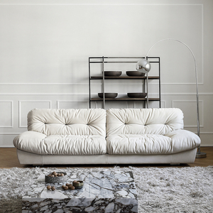 Nouvel ensemble modulaire Chesterfield en tissu velours blanc nuageux, style luxe minimaliste, avec garnissage en duvet pour un confort optimal - Product Image 3
