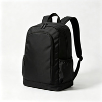 Sac à dos de pickleball noir compact avec poche latérale pour raquette, compartiment avant zippé, bretelles rembourrées en maille, doublure en polyester