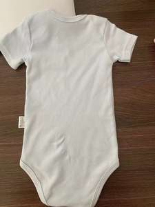 จั๊มสูทแขนสั้นผ้าคอตตอนสีขาวพิมพ์โลโก้ได้ตามต้องการ - Product Image 3