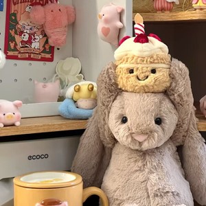 Peluche Lapin de Pâques à longues oreilles de 31 cm, câlinant un gâteau aux fraises, avec rembourrage en coton PP, jouet en peluche charmant pour fille, cadeau de fête - Product Image 2