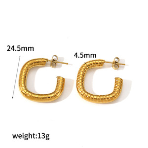 ต่างหูห่วงสแตนเลสรูปตัว C ทรงเรขาคณิตสำหรับผู้หญิง สไตล์มินิมอล ต่างหูไทเทเนียมสตีลจะไม่ซีดจาง - Product Image 4