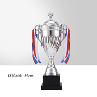 Maßgefertigte Vergoldete Metall-Trophäe mit Gravur Langlebiges Pyramiden-Design für Sport-Unternehmens-Schul-Wettbewerbe-Auszeichnung Souvenir