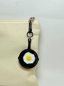 CHENXI Porte-clés amusant en résine, pendentif unique en forme d'œuf poché, de poêle à pizza ou de plat de cuisine, cadeau pour femme - Product Image 4