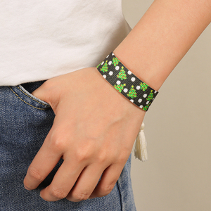 <span class=keywords><strong>Bracelet</strong></span> tissé en gros d'usine, nouveau design 2026, personnalisable, imprimé par transfert thermique, avec pompon, unisexe - Product Image 3