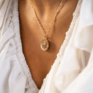 Collier pour femme en acier inoxydable plaqué or 18 carats PVD, double disque rond, personnalisable avec gravure, collier personnalisé - Product Image 2