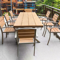 Table et chaises de patio en bois, ensemble table et chaises de bar à café d'extérieur, table et chaises de jardin résistantes à l'eau et au soleil