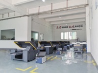 Tintenstrahldrucker CMYK für Wellpappe-Kartons, Umschlagboxen, Beutel - 600dpi 15ppm 210mm Breite