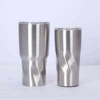 En stock : Gobelet isotherme en acier inoxydable 304 (intérieur) et 201 (extérieur) avec corps torsadé et couvercle coulissant transparent pour café et eau