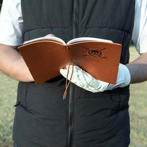 Porte-cartes de score de golf en cuir PU personnalisé avec logo, étui de luxe gaufré étanche pour suivi des scores, carnet de jauge de distance de golf professionnel - Product Image 6