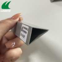 Profilés de protection de bord triangulaires en PVC fiable, écologique et durable Leguwe pour murs en béton – Bordure de construction