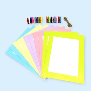 <span class=keywords><strong>Cadre</strong></span> <span class=keywords><strong>photo</strong></span> de paysage en forme de couleur personnalisé de haute qualité OEM plusieurs tailles <span class=keywords><strong>cadre</strong></span> de photos en carton <span class=keywords><strong>avec</strong></span> clip <span class=keywords><strong>corde</strong></span> de chanvre - Product Image 3