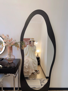 Miroir mural contemporain pleine longueur en bois de noyer foncé, forme irrégulière, haut de gamme, pour chambre et salle de bain - Product Image 4