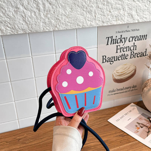 กระเป๋าถือไอศกรีมแฟชั่นสุดสร้างสรรค์สำหรับสาวๆ ปี 2026 น่ารักประดับโบว์ลายการ์ตูนสตรอว์เบอร์รี่ กระเป๋าสะพายข้างผู้หญิงเก๋ไก๋ทันสมัย ทำจากวัสดุ PU ขนาดเล็ก - Product Image 3