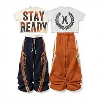 Ensemble deux pièces vintage délavé avec imprimé graphique : T-shirt court et pantalon de survêtement ample – Style streetwear rétro pour homme