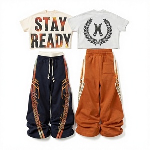 Ensemble deux pièces vintage délavé avec imprimé graphique : <span class=keywords><strong>T</strong></span>-<span class=keywords><strong>shirt</strong></span> court et pantalon de survêtement ample – Style streetwear rétro pour homme - Product Image 2