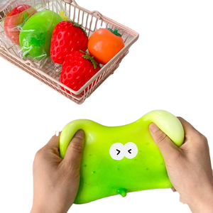 Jouets Squishy en forme de tomate et de fraise, style sucette, colorés, en forme de légumes, vendus directement d'usine - Product Image 1