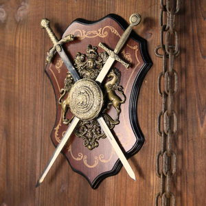 <span class=keywords><strong>Caballero</strong></span> europeo armadura pared TV <span class=keywords><strong>Bar</strong></span> colgante tallado Metal grabado Cruz tema pared colgante decoración Venta Directa recomendada - Product Image 3