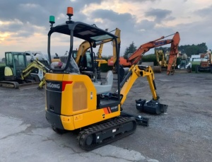 Mini-excavatrice hydraulique LiuGong 9018F de 1,9 tonne, 13,4 kW, compacte, sur chenilles, pour travaux de terrassement et travaux municipaux, fournie directement par l'usine. - Product Image 3