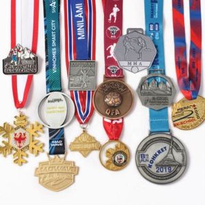 Medalla Deportiva de Metal Dorado 3D de Aleación de Zinc Personalizada con Diseño Propio a Precio de Fábrica, Barata, para Maratón y Carreras - Product Image 2