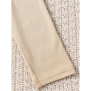 เสื้อคอเต่าแขนยาวทรงเข้ารูปสำหรับผู้หญิง ผ้าถักนุ่ม สวมใส่สบายๆ - Product Image 4