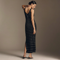 Robe moulante pour femme à col rond, bretelles fines, détails œillets, ourlet fendu, style luxe discret, vêtement personnalisé