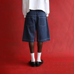 Shorts en jean rayés surdimensionnés personnalisés, style streetwear vintage, jorts amples pour hommes, en coton respirant, bleu, 3/4, style Y2K. - Product Image 4