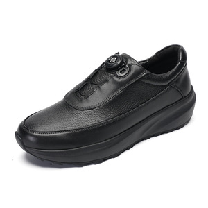 Chaussures habillées en cuir pour hommes, à enfiler, bout rond, fermeture à bouton, semelle extérieure en caoutchouc, doublure en peau de porc, respirantes, pour le bureau et la carrière, toutes saisons - Product Image 4