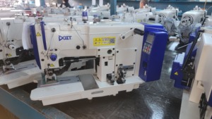 Machine à coudre industrielle à point noué, à entraînement direct, à lit plat, manuelle, à une aiguille, avec double moteur, neuve, modèle DT 781FD - Product Image 4