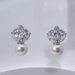 Pendientes de Latón Chapado en Oro Elegantes y Lujosos de Tianyu Gems para Mujer con Diseño de Flores y Perlas con Corte Marquesa - Product Image 5