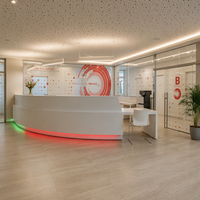 Comptoir de réception en surface solide personnalisé pour hôpital, bureau, hôtel, clinique dentaire avec service de logo personnalisé