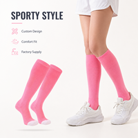 Chaussettes de football roses en gros avec logo personnalisé, chaussettes de sport respirantes montantes, prix d'usine, OEM, faible MOQ