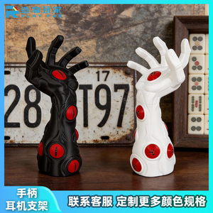 Supporto per auricolari con modello di mano stampato in 3D, 10,04 pollici, nero con accenti rossi, accessorio da scrivania per l'uso con computer. - Product Image 5