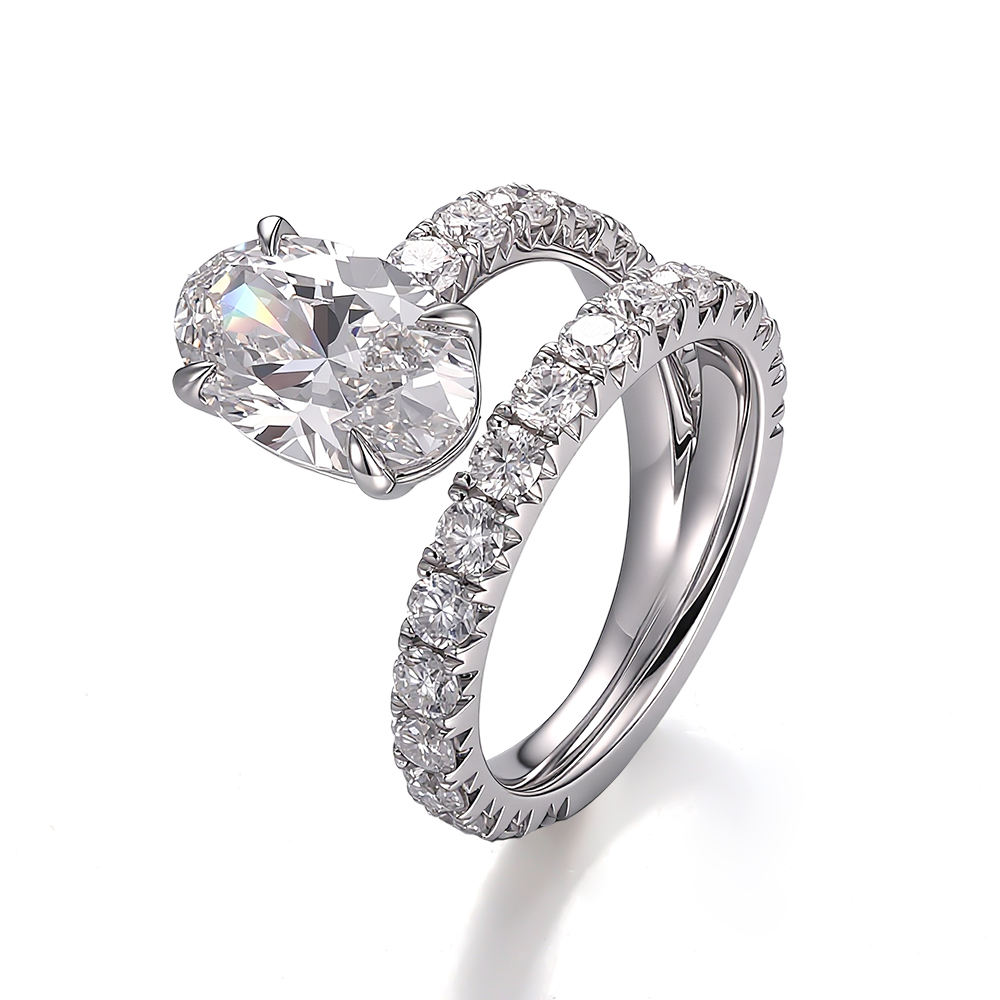 Anillo de oro macizo de 14k con diamante de laboratorio