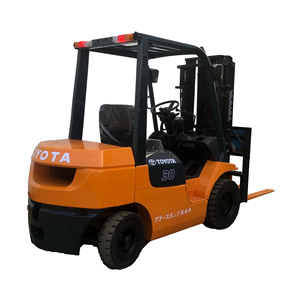 Montacargas Diésel FD30 de 3 Toneladas Usado con Desplazador Lateral Hidráulico, Mástil de Dos Etapas, Neumáticos Sólidos - Importado de Japón para Comercio Exterior - Product Image 1